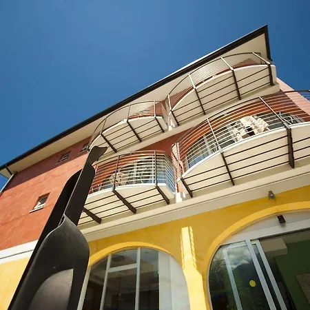 Internazionale マルチェージネ